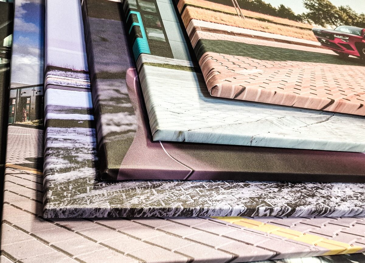 automobilis ant drobės