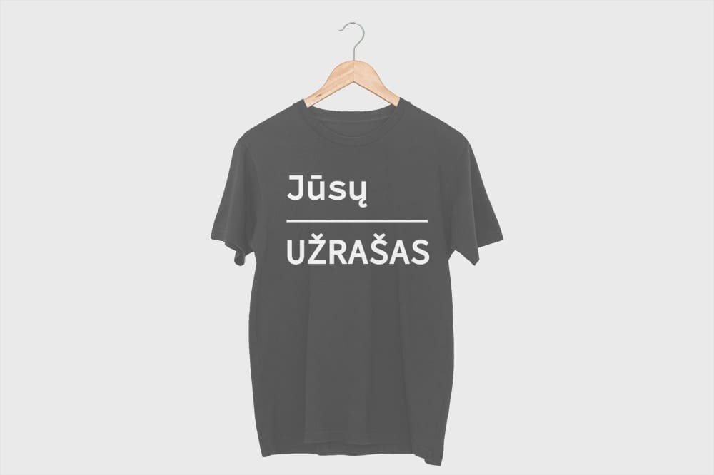Spauda ant marškinėlių su užrašu