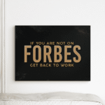 forbes paveikslas ant drobės pakabintas iš arti