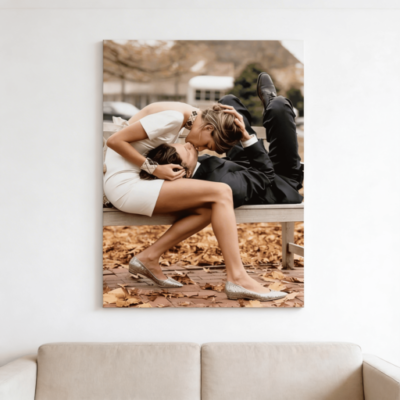 fotografija-ant-drobes-interjero-detale Didelio formato fotografija ant drobės moderniame svetainės interjere virš sofos.