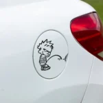 automobilio lipdukas berniukas sisi užklijuotas ant bako dangtelio