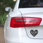 Automobilių lipdukas peace širdelė ant automobilio